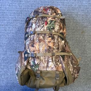 Badlands 2200 Hunting Backpack in Realtree Edge